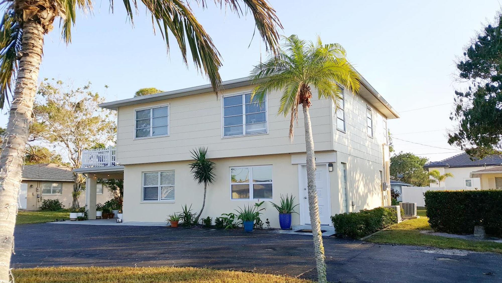 Naples Park Oasis - Cozy Two Bedroom Apartment 외부 사진